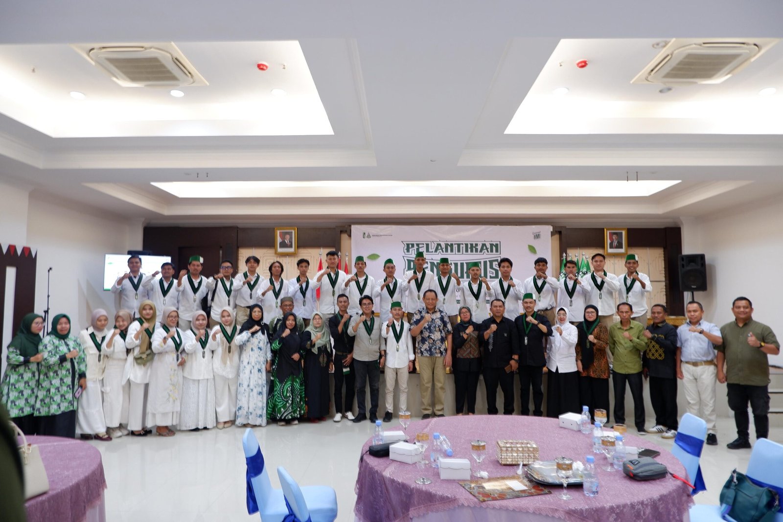 Dok: Foto bersama pengurus HMI Cabang Gorontalo berama Gibernur dan KAHMI
