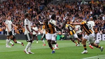 Lini Pertahanan Rapuh, Skema Bola Mati Hull City Hancurkan MU