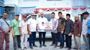 Andre Rosiade Serahkan Ambulans untuk Layanan Kesehatan Nagari Kubang