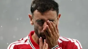 Laga Manchester United vs Ipswich Town Diwarnai Atap Bocor
