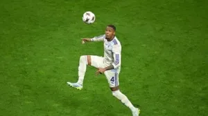 Arsenal dan Aston Villa Sepakati Transfer Ezri Konsa
