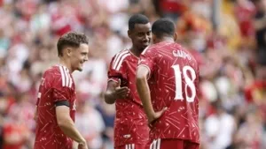 Jamie Carragher Khawatirkan Kualitas Gelandang Liverpool