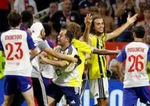 Guendouzi Jadi Sorotan di Laga Panas Lyon vs Fenerbahce