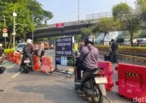 Jalan Gatsu Menuju DPR Ditutup, Lalin Dialihkan ke Gerbang Pemuda