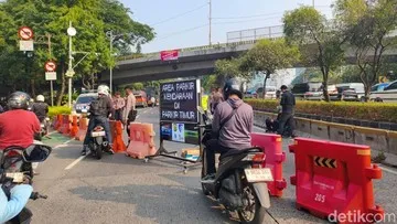 Jalan Gatsu Menuju DPR Ditutup, Lalin Dialihkan ke Gerbang Pemuda