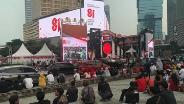 Warga Padati Bundaran HI, Nobar Upacara Penurunan Bendera Pusaka