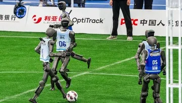 Robot Humanoid di China Bisa Main Bola dan Selebrasi ala Ronaldo