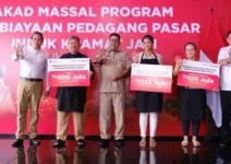 Pemprov DKI Salurkan Bantuan Modal Rp 48 M di Pasar Kramat Jati