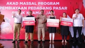 Pemprov DKI Salurkan Bantuan Modal Rp 48 M di Pasar Kramat Jati