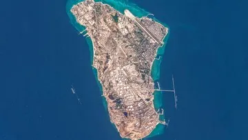 Ledakan Guncang Kawasan Dekat Pusat Minyak Pulau Kharg Iran