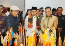 Fadli Zon Buka Pameran ‘Bersimpuh di Kaki Para Guru’ Karya Nasirun