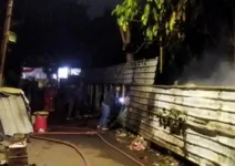 Kebakaran Sampah di Pisangan Tangsel Padam, Asap Masih Mengepul