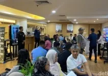 Warga Padati Layanan Paspor Akhir Pekan di Immigration Lounge PIM 3