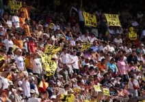 Fans Valencia Desak Presiden Pergi Usai Kalah dari Barcelona